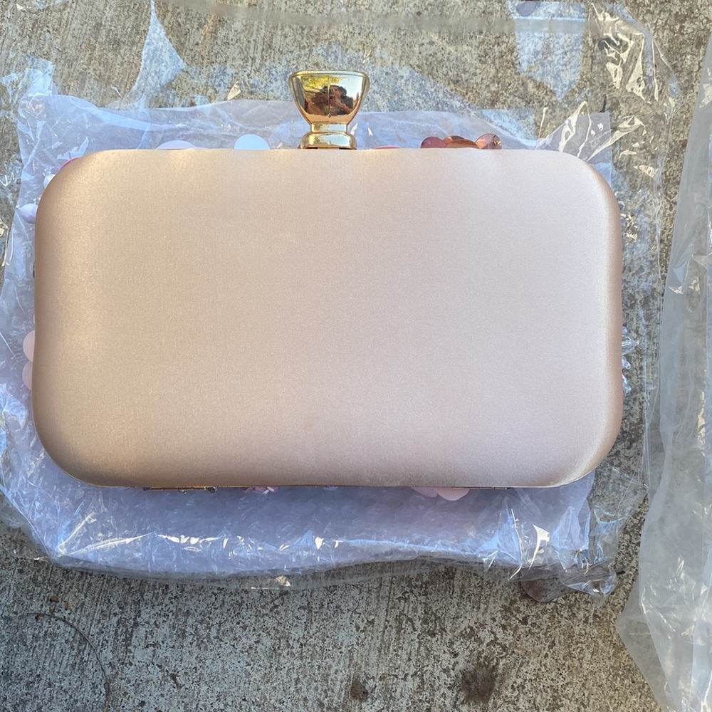 3D floral clutch bag🌺🌸 - Picture 2 of 6